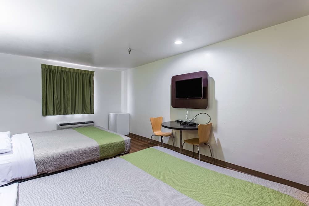 Motel 6 Moriarty, NM