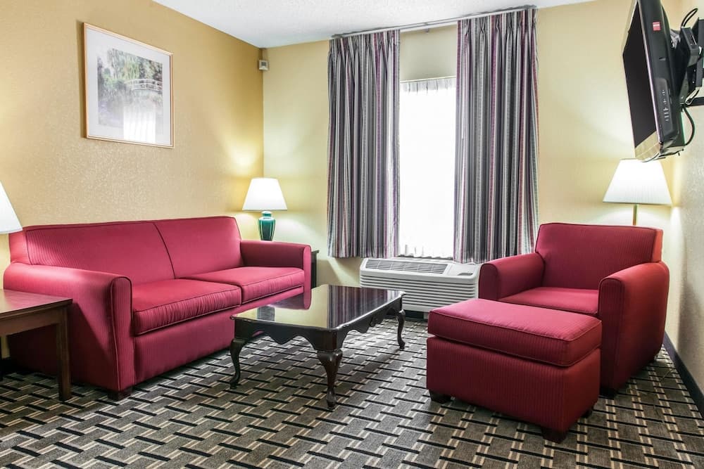 Clarion Inn & Suites Indianapolis Northwest