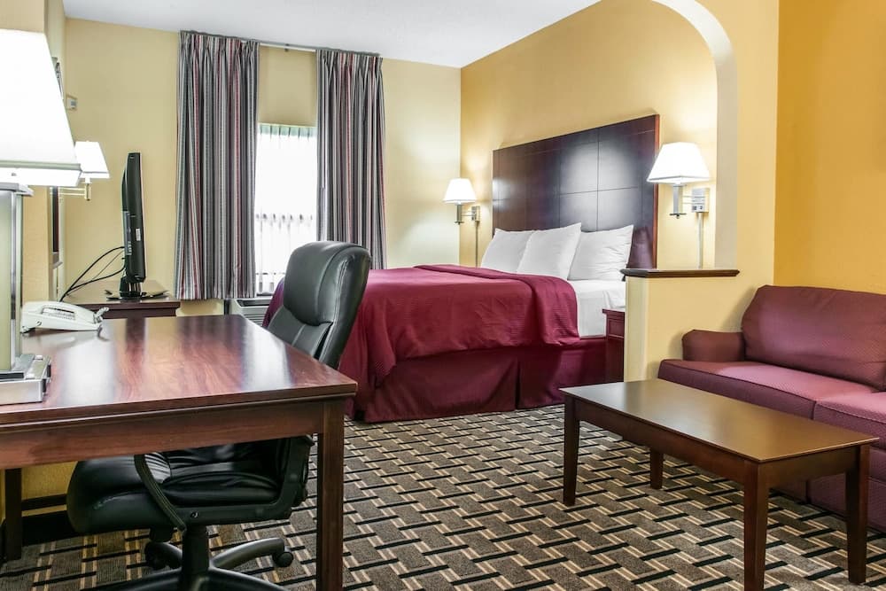 Clarion Inn & Suites Indianapolis Northwest