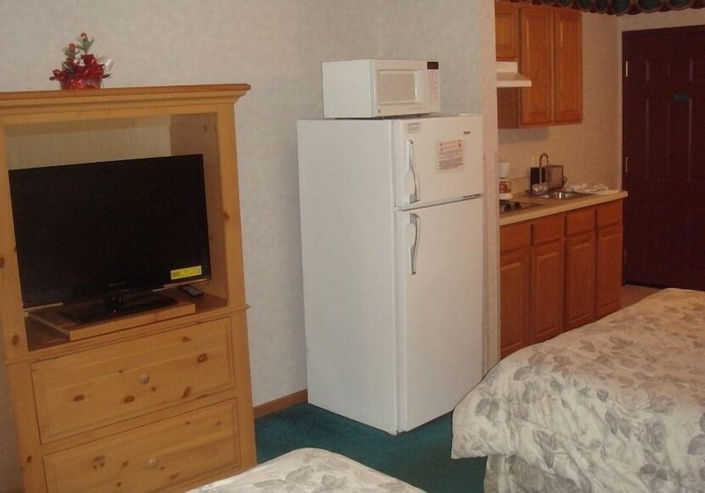 Townhouse Inn & Suites