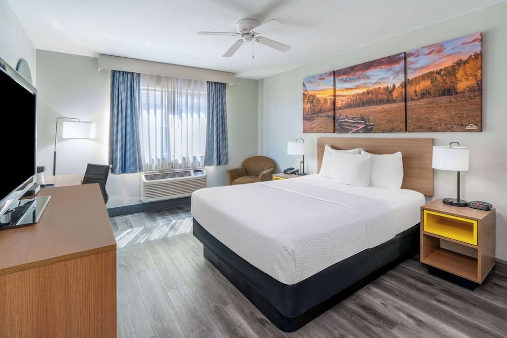 Days Inn by Wyndham Lamar