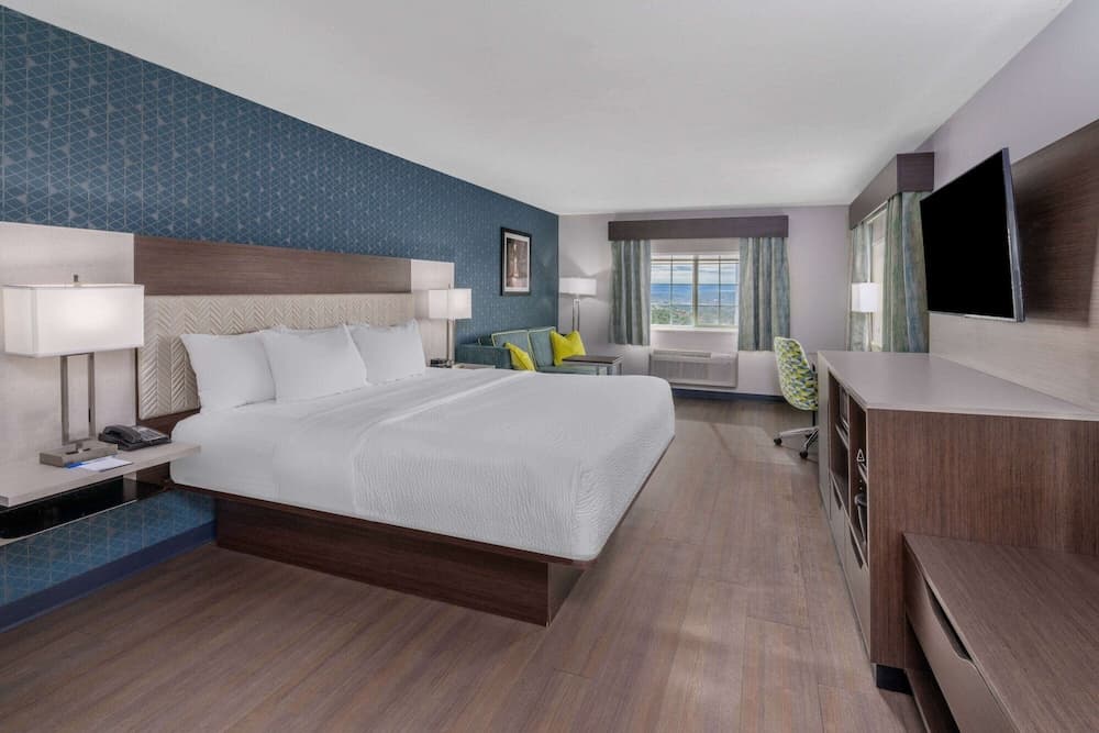 La Quinta Inn & Suites by Wyndham Santa Rosa