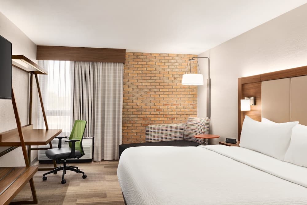 Holiday Inn Express San Antonio-Airport by IHG