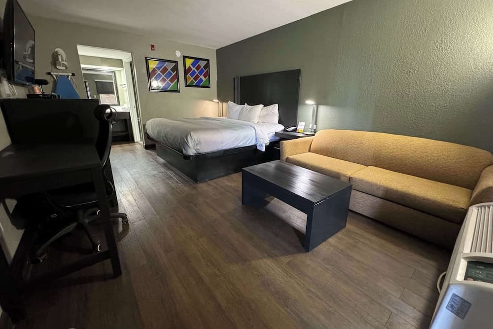 Quality Inn & Suites near Panama City Beach