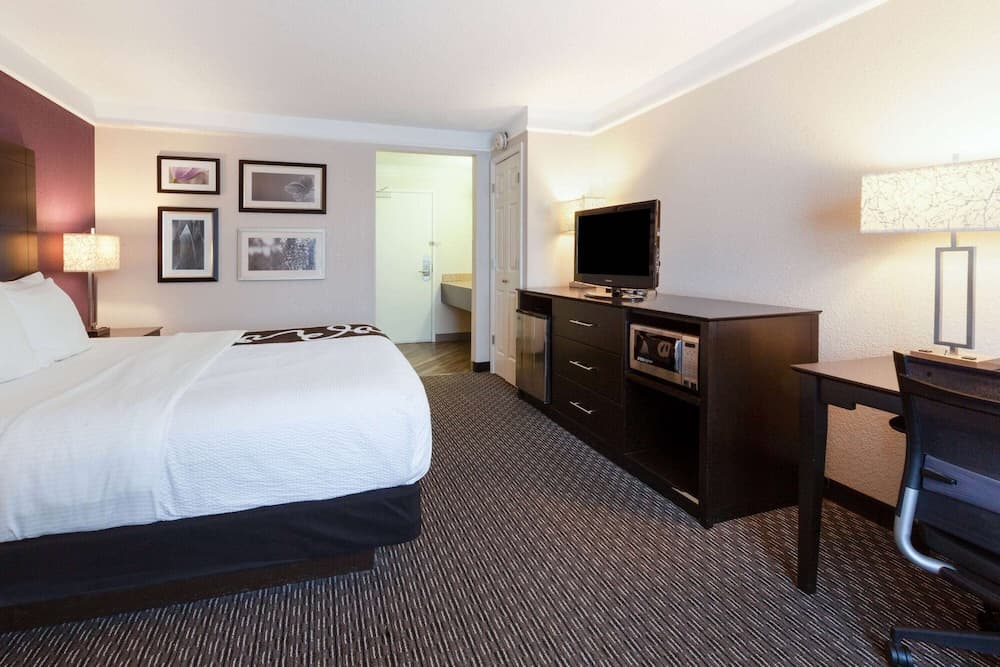 La Quinta Inn & Suites by Wyndham Detroit Utica