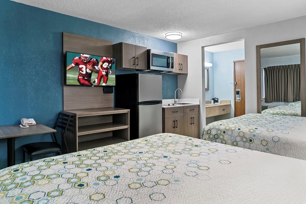 HomeTowne Studios by Red Roof Flint