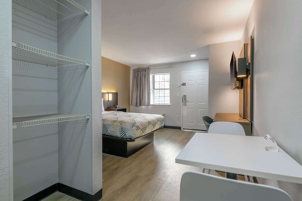 Studio 6 Columbus, GA – Columbus Airport