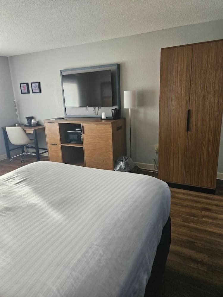 AmericInn by Wyndham Albert Lea