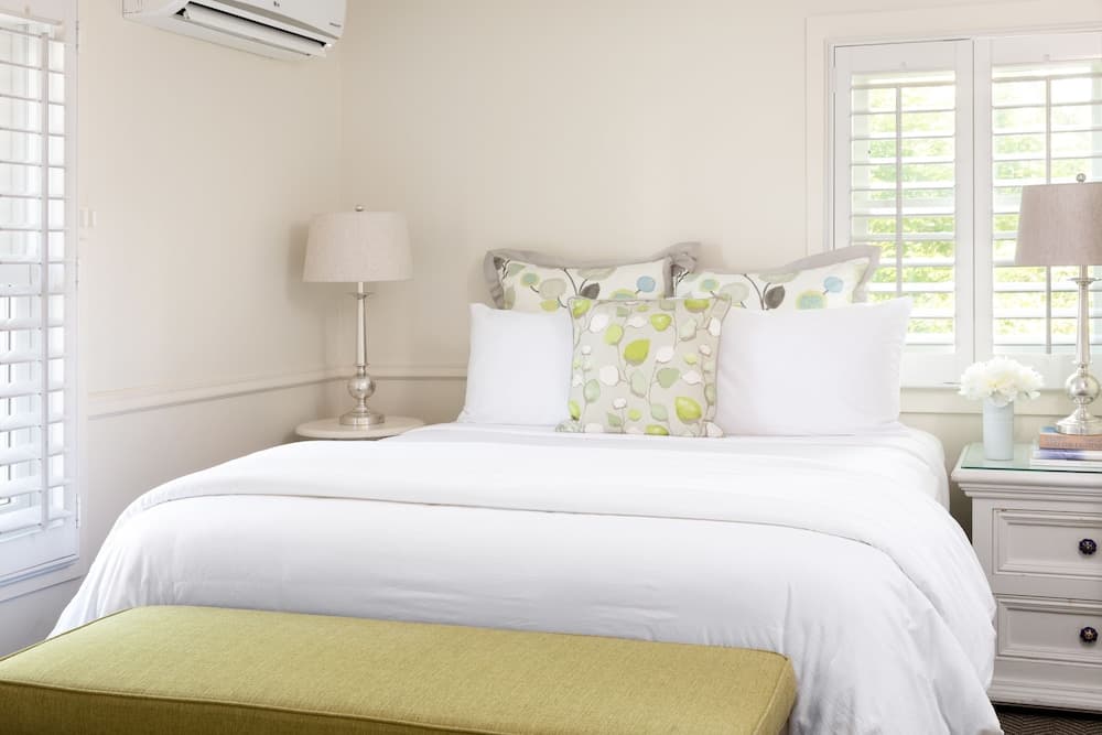 Vineyard Square Hotel & Suites