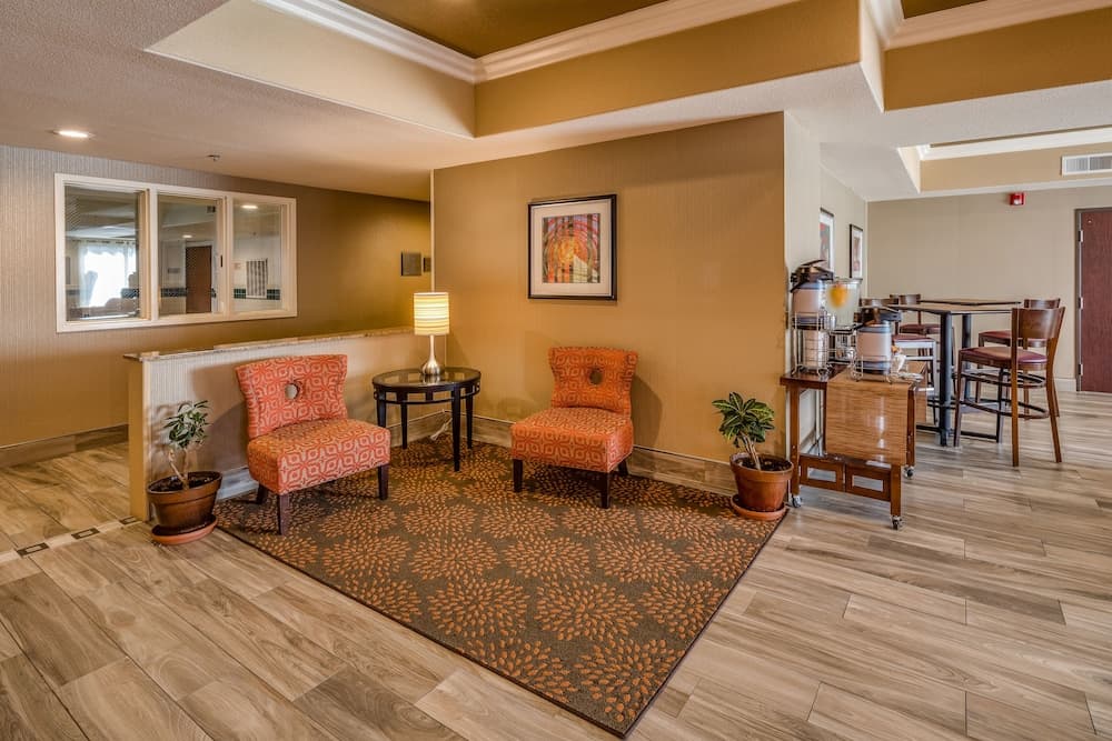 Best Western Plus Airport Inn & Suites