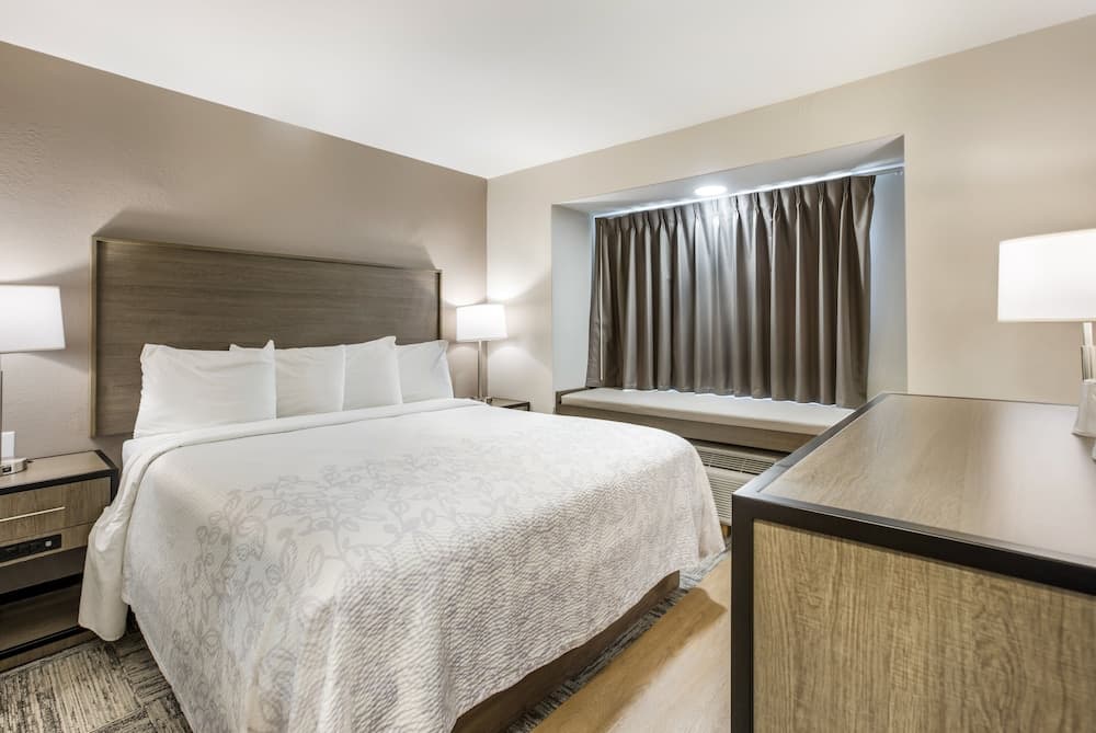 Red Roof Inn PLUS+ & Suites Savannah - I-95