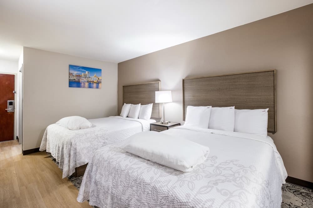 Red Roof Inn PLUS+ & Suites Savannah - I-95