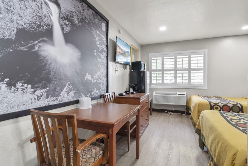 Travelers Inn Medford