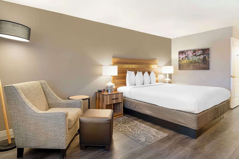 Best Western Cedar Inn & Suites