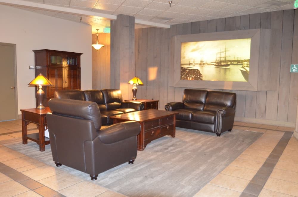 Quality Inn & Suites at Coos Bay