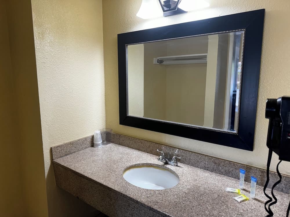 GuestPlace Inn & Suites