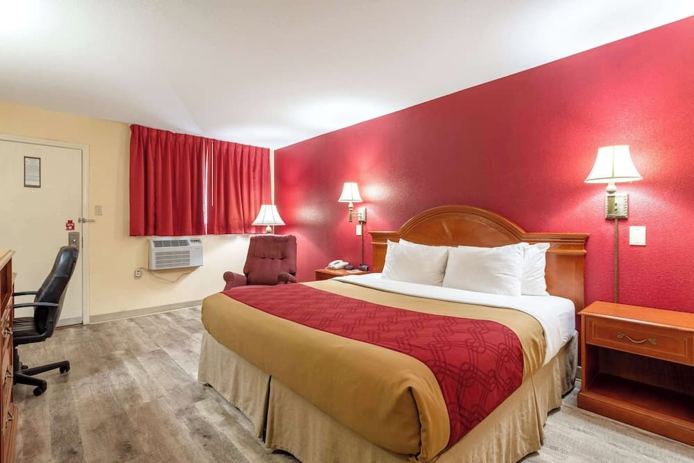 Econo Lodge Inn & Suites Santa Rosa