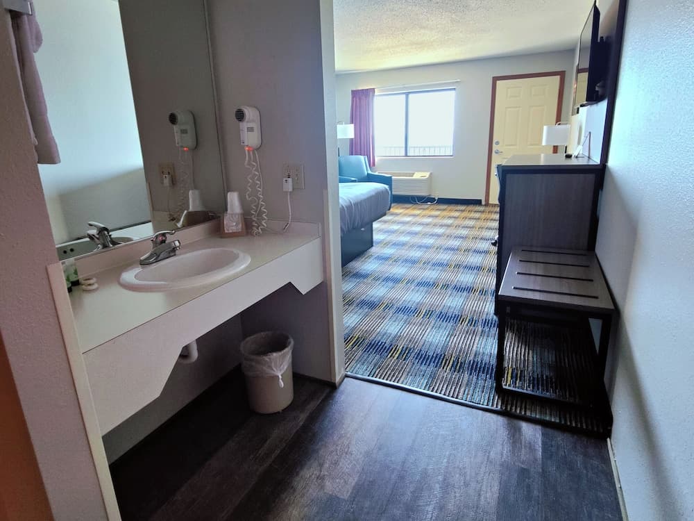 Bavarian Haus Lakefront Inn