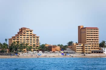 Costa De Oro Beach Hotel