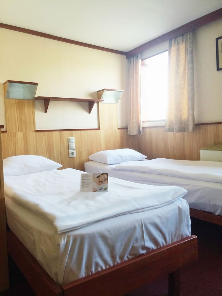 Fortuna Boat Hotel and Restaurant