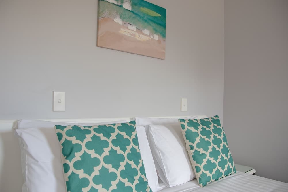 Bk's Palm Court Motor Lodge