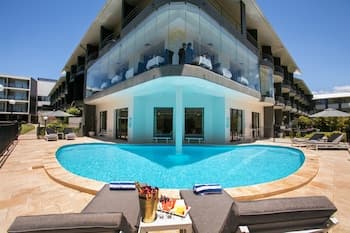 Best Western Plus Apollo International Hotel