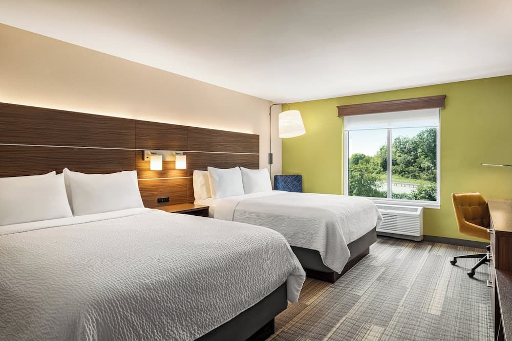 Holiday Inn Express & Suites Hagerstown by IHG