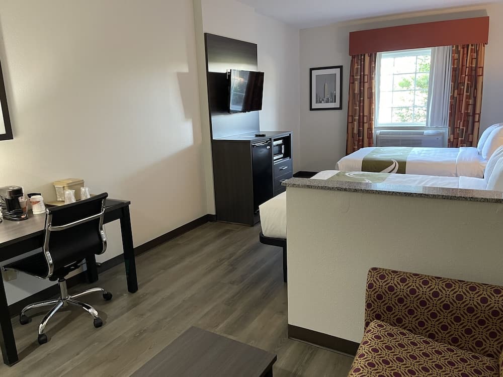 Quality Suites Tulsa I-44