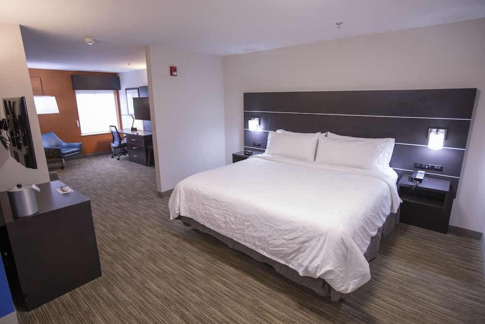 Holiday Inn Express & Suites Locust Grove by IHG