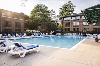 Woodlands Hotel & Suites - A Colonial Williamsburg Hotel