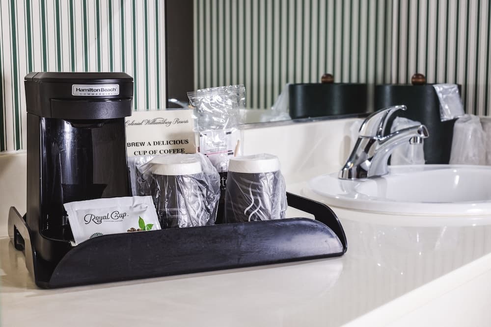 Williamsburg Woodlands Hotel & Suites, an official Colonial Williamsburg Hotel