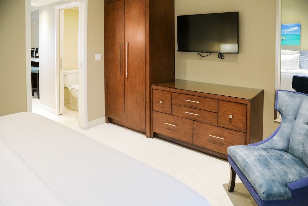 Orchid Key Inn - Adults Only