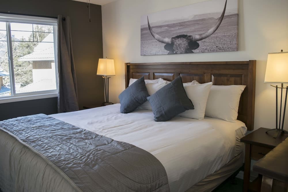 Banff Boundary Lodge