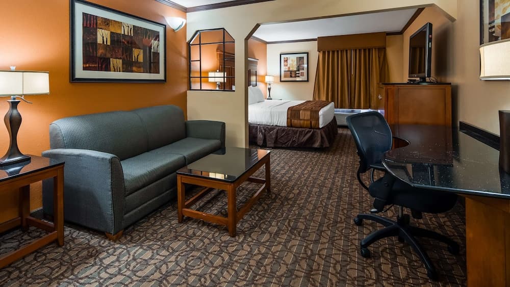Best Western Plus Midwest Inn & Suites