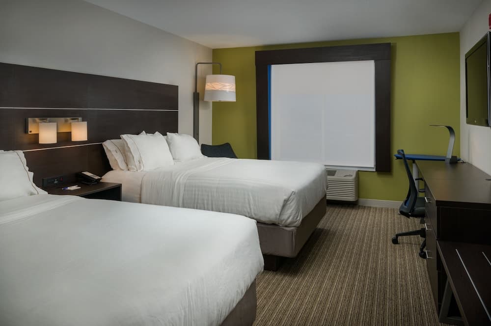 Holiday Inn Express & Suites Lawrence by IHG