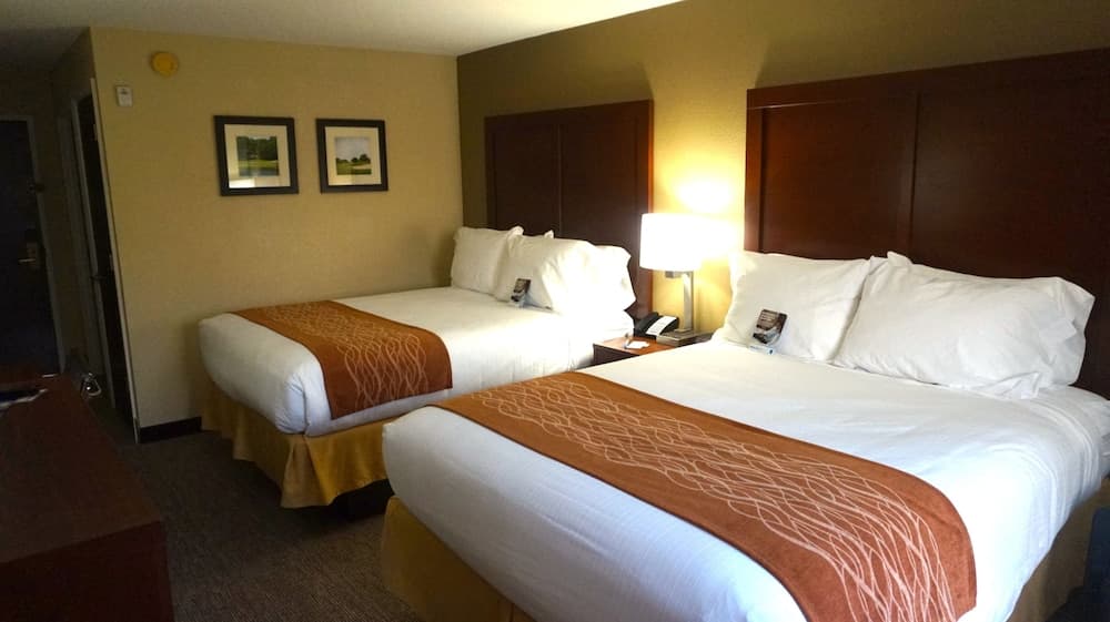 Comfort Inn & Suites Greenwood near University