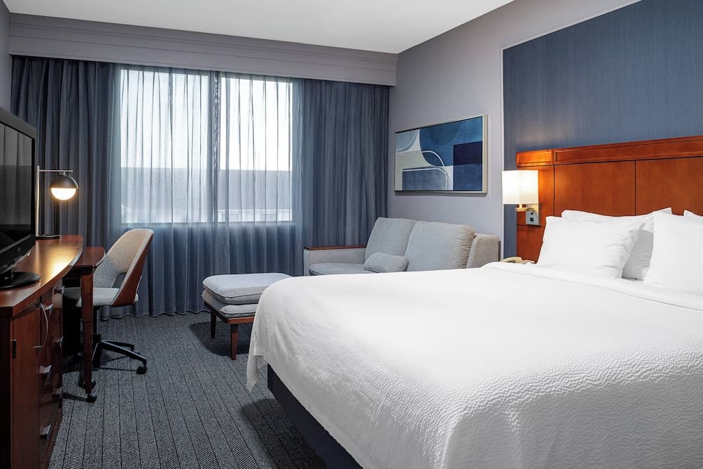 Courtyard by Marriott Long Island MacArthur Airport