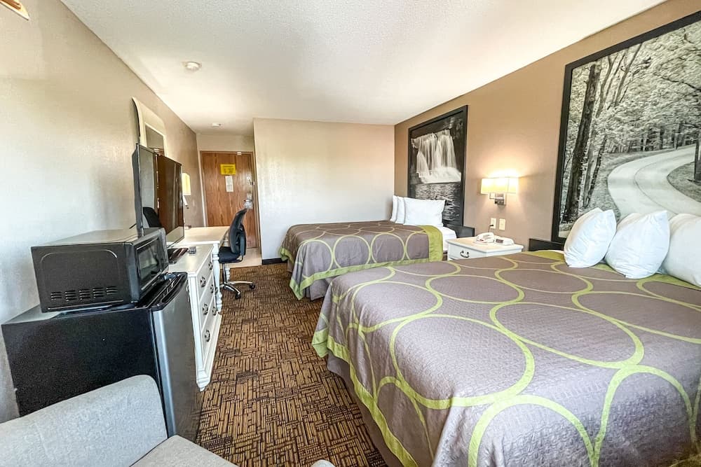 Super 8 by Wyndham Indianapolis/Emerson Ave