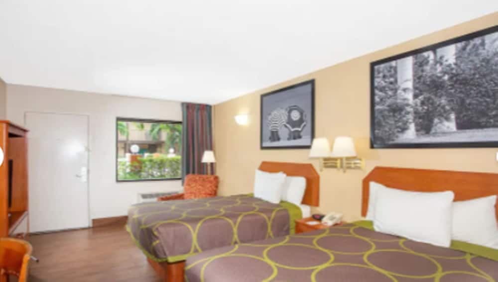 Super 8 by Wyndham North Palm Beach