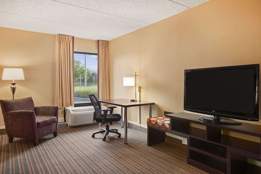 Super 8 by Wyndham Mount Laurel