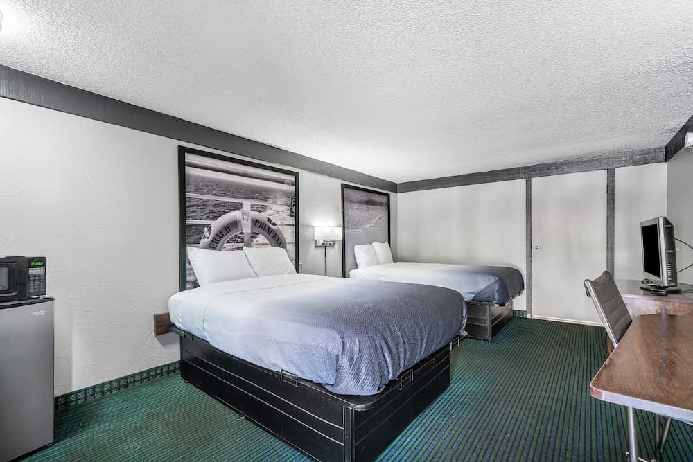 Super 8 by Wyndham Lantana West Palm Beach