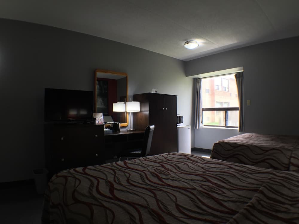 Super 8 by Wyndham Mt Hope Hamilton Intl Arpt ON