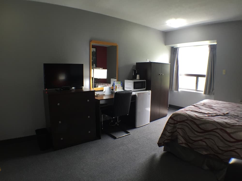 Super 8 by Wyndham Mt Hope Hamilton Intl Arpt ON