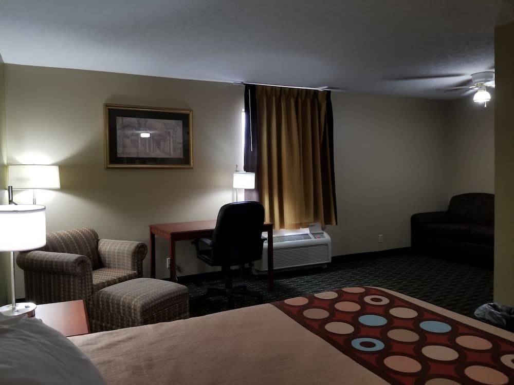 Super 8 by Wyndham Bellefontaine