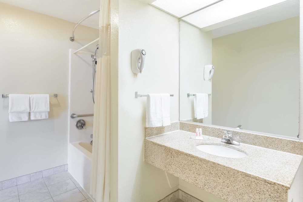 Super 8 by Wyndham Stafford