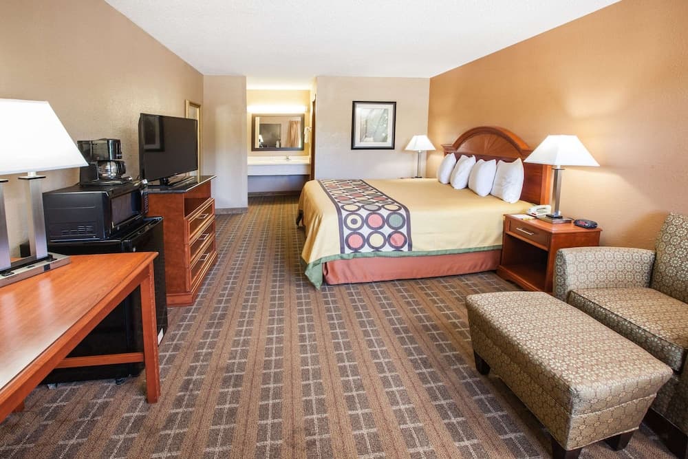 Super 8 by Wyndham Clinton