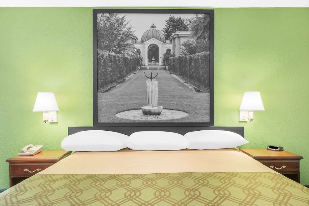 Super 8 by Wyndham Mobile