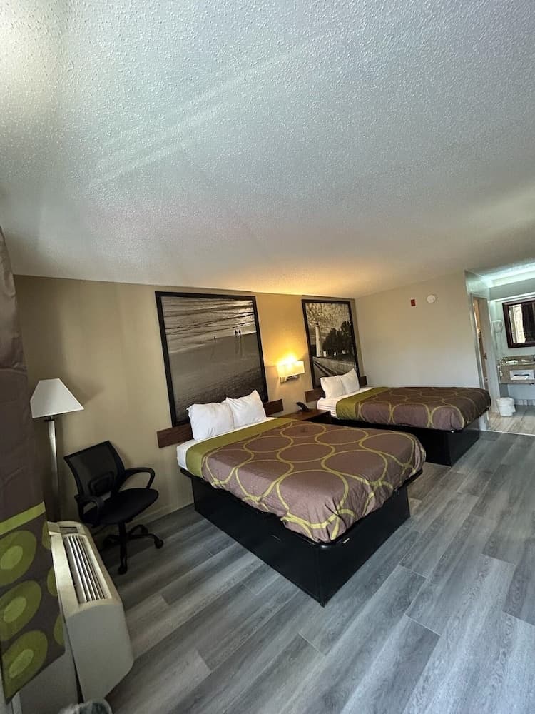 Super 8 by Wyndham Fayetteville