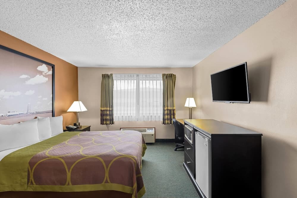 Super 8 by Wyndham Jefferson