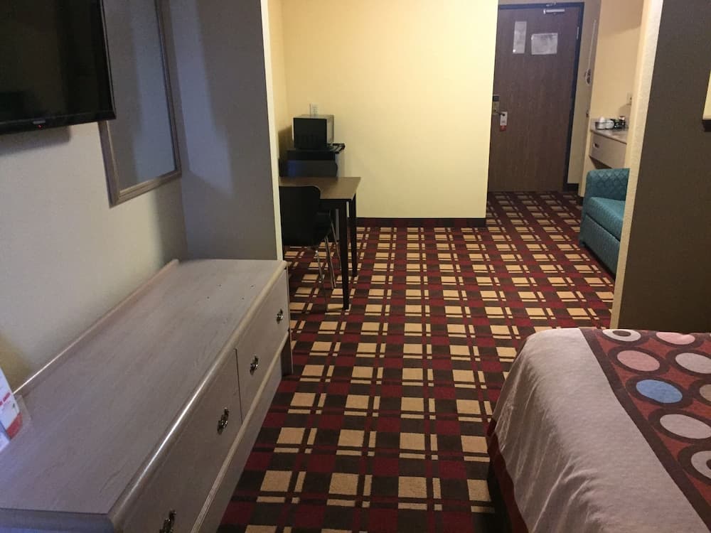 Super 8 by Wyndham Martinsville